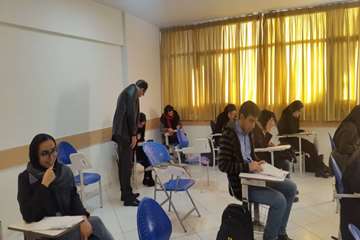 بازدید رئیس دانشگاه از جلسه امتحانات